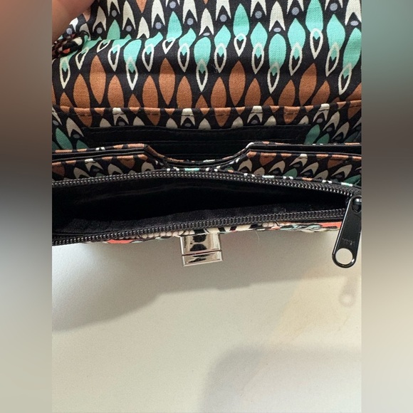 Vera Bradley NWOT Sierra Stream paisley print turn lock front wallet wristlet - Picture 6 of 9